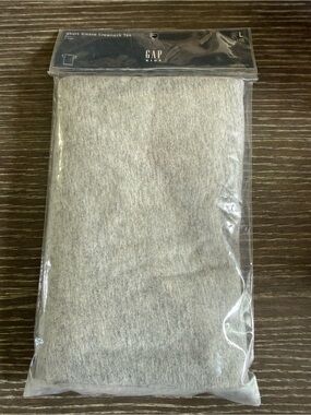 NWT size Large (10) GAP Kids Short Sleeve Crewneck Tee Light Heather Gray